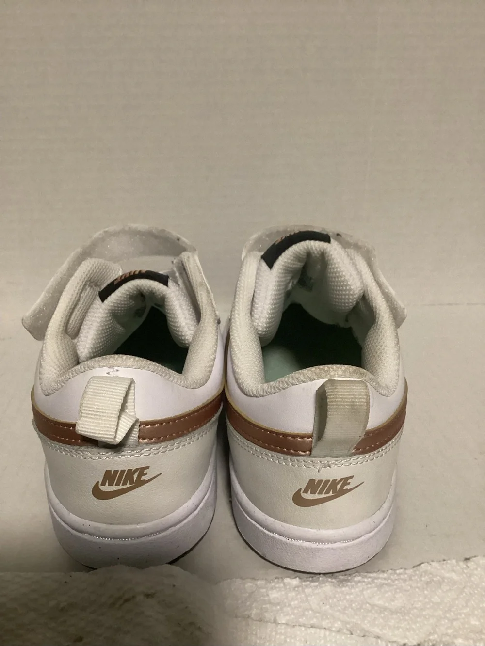 Nike Kids White Sneakers with Metallic Bronze Swoosh size 3Y